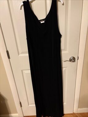 Black Sleeveless Maxi Dress — Easy V-Neck
